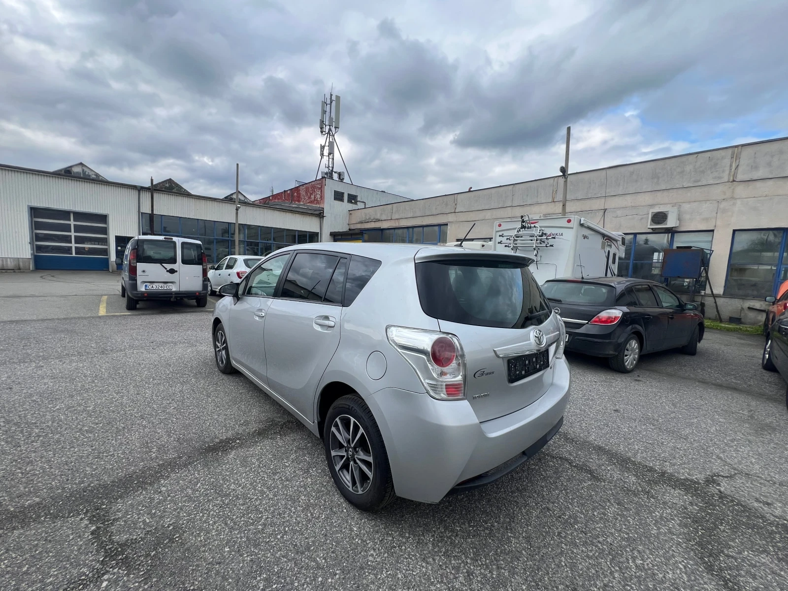 Toyota Verso 1.6D4D , EU5B , 7mesta, снимка 4 - Автомобили и джипове - 56364354