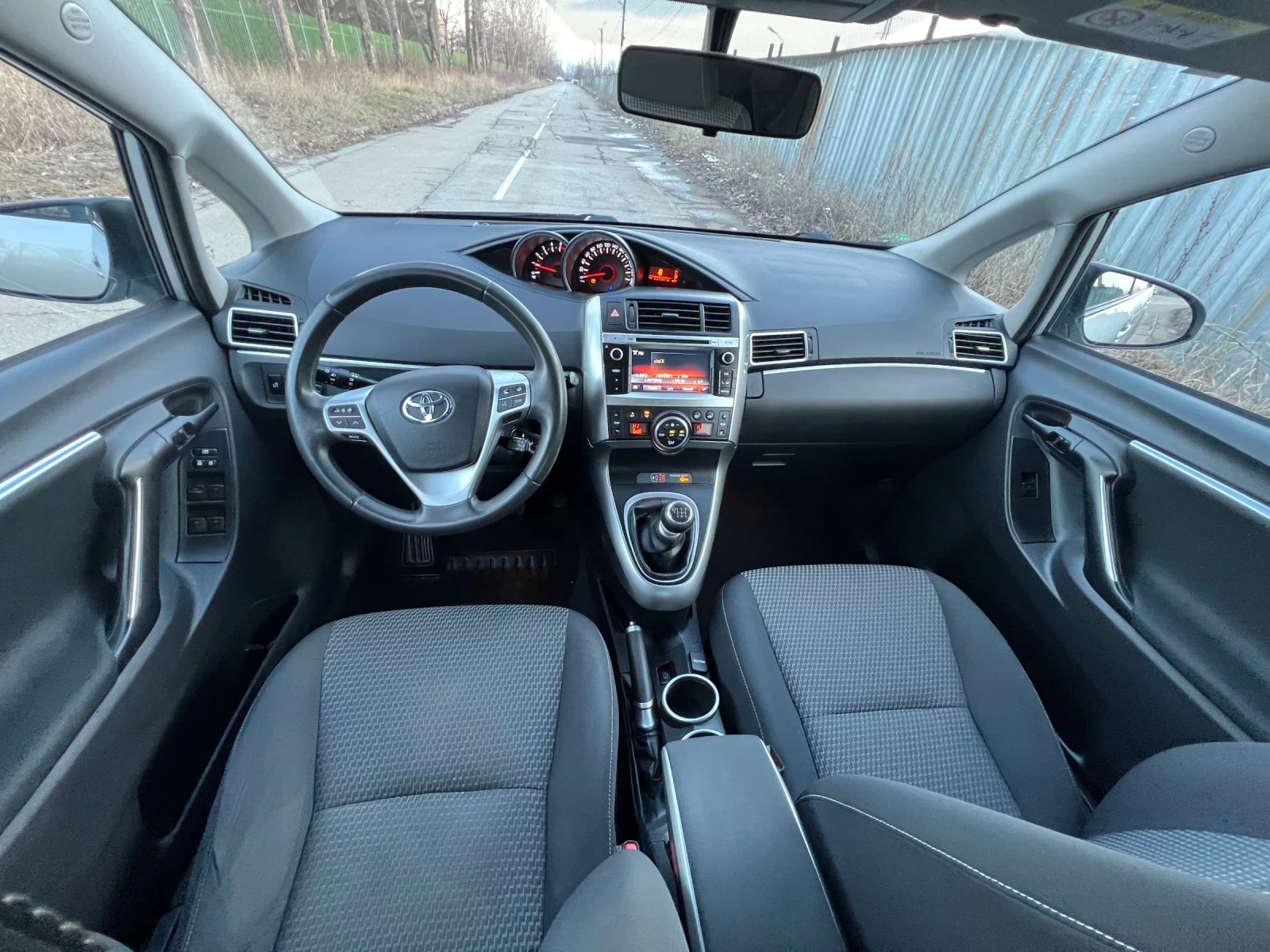 Toyota Verso 1.6D4D , EU5B , 7mesta, снимка 17 - Автомобили и джипове - 56364354