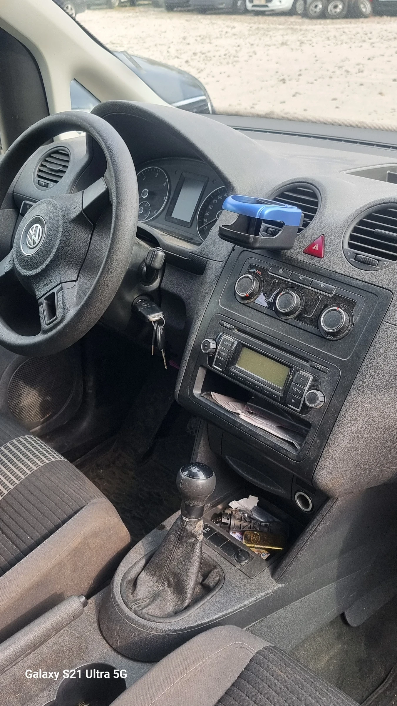 VW Caddy 1.6tdi, снимка 8 - Автомобили и джипове - 56610444