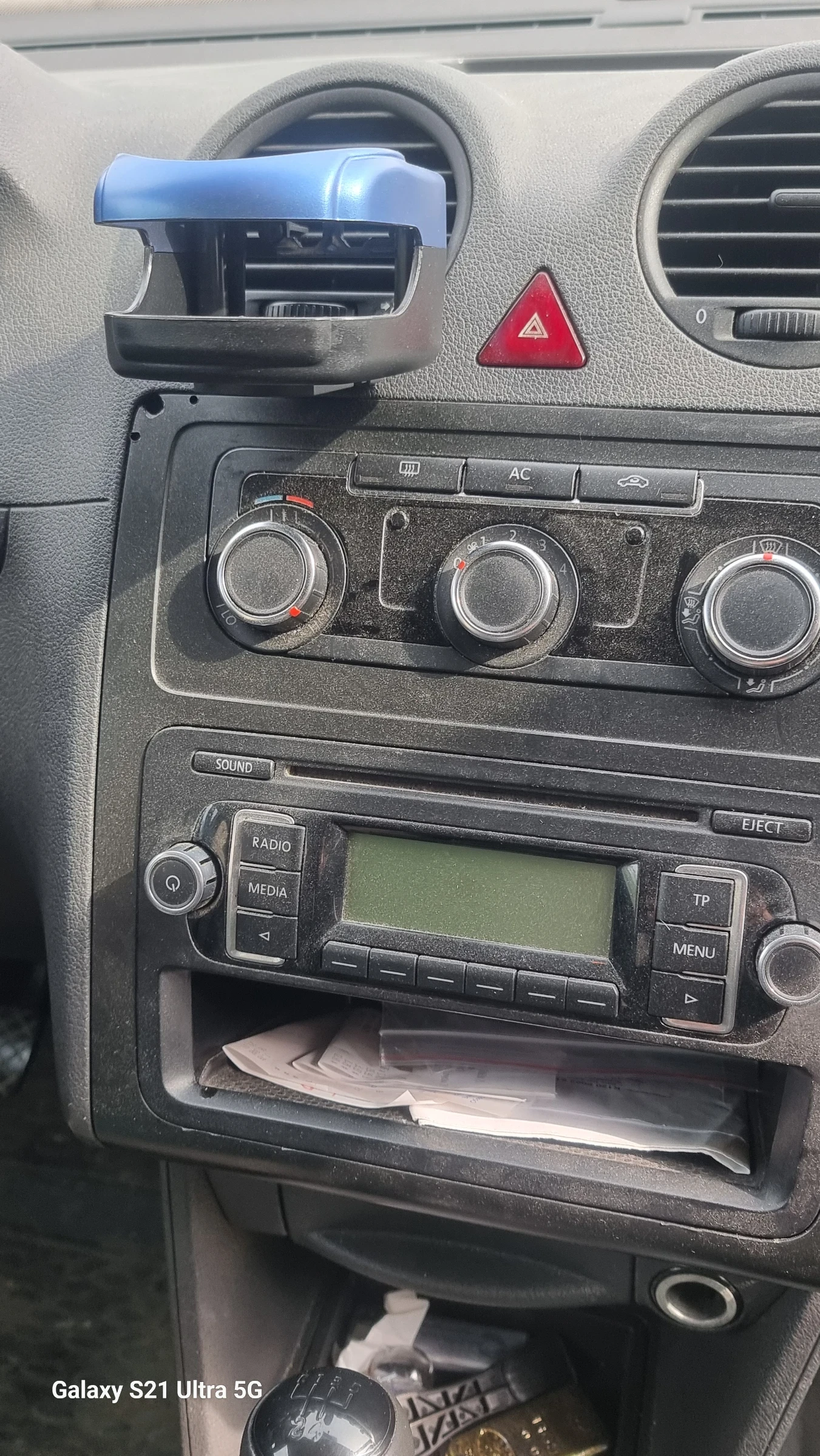 VW Caddy 1.6tdi, снимка 9 - Автомобили и джипове - 56610444