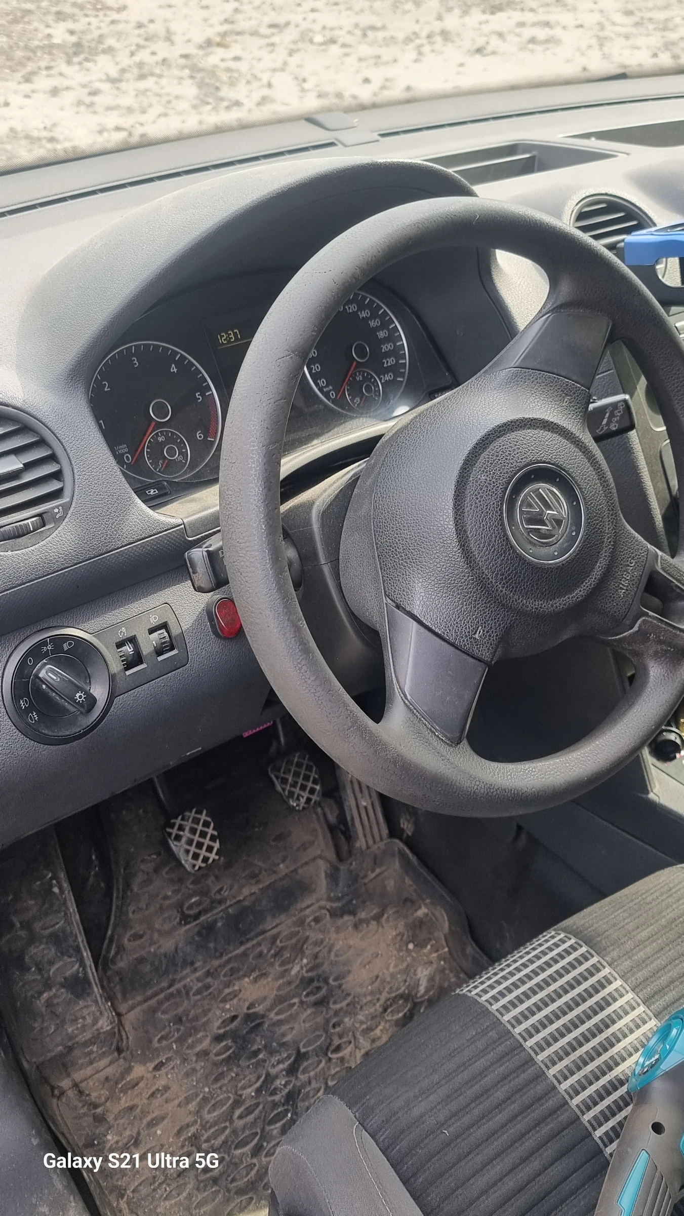 VW Caddy 1.6tdi, снимка 10 - Автомобили и джипове - 56610444