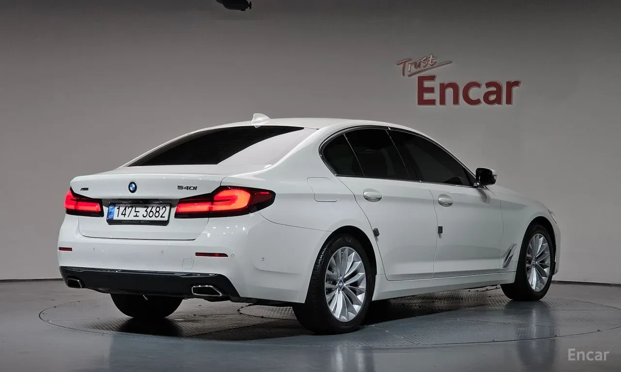 BMW 530 xDrive | Luxury Pkg | Navi | Camera | Sunroof | , снимка 2 - Автомобили и джипове - 56694479