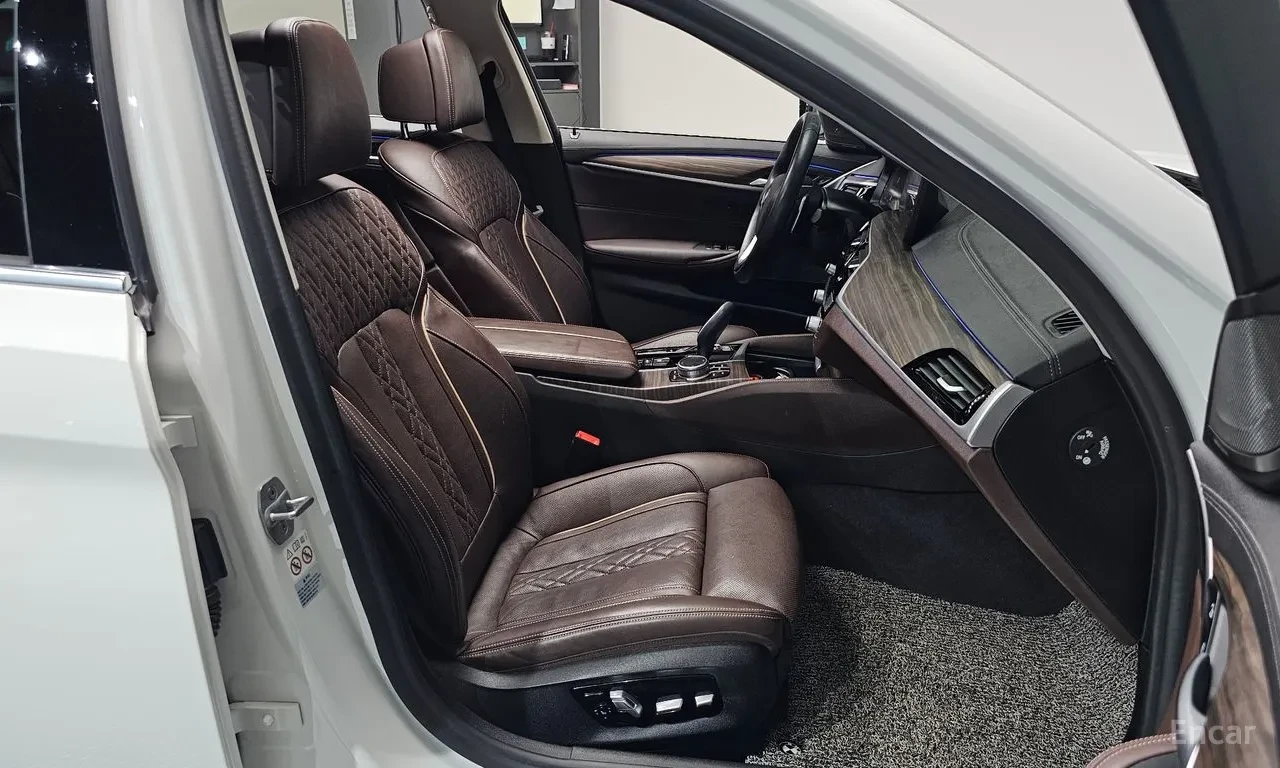 BMW 530 xDrive | Luxury Pkg | Navi | Camera | Sunroof | , снимка 9 - Автомобили и джипове - 56694479
