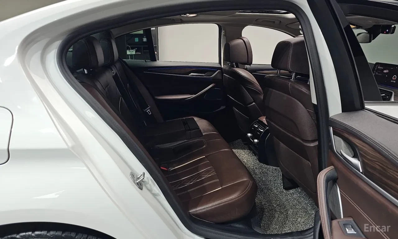 BMW 530 xDrive | Luxury Pkg | Navi | Camera | Sunroof | , снимка 10 - Автомобили и джипове - 56694479