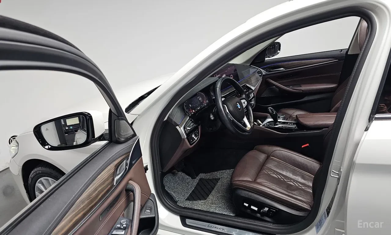 BMW 530 xDrive | Luxury Pkg | Navi | Camera | Sunroof | , снимка 8 - Автомобили и джипове - 56694479