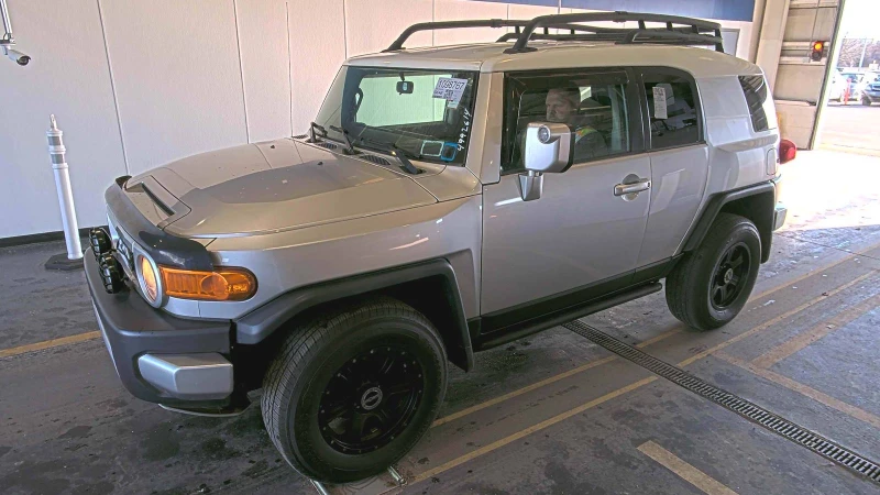 Toyota Fj cruiser 2007 Toyota FJ Cruiser wRear Doors, снимка 2 - Автомобили и джипове - 48395372