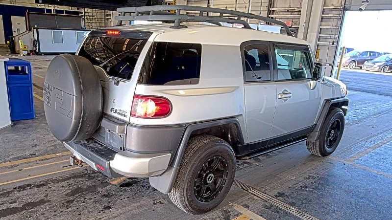 Toyota Fj cruiser 2007 Toyota FJ Cruiser wRear Doors, снимка 4 - Автомобили и джипове - 48395372