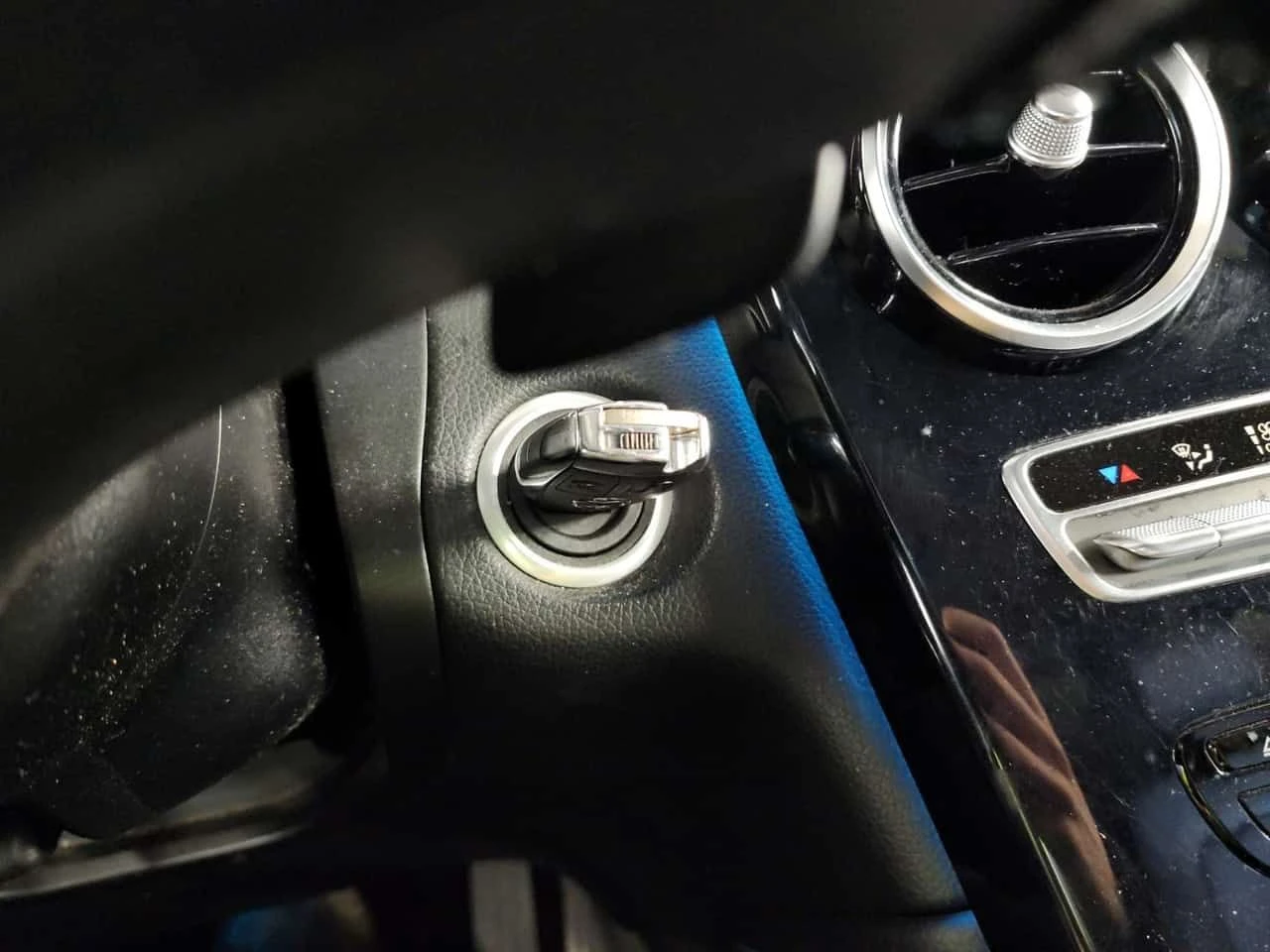 Mercedes-Benz GLC 300 BURMESTER * PANO * KEYLESS *  ПОДГРЕВИ * CARFAX, снимка 8 - Автомобили и джипове - 54918598