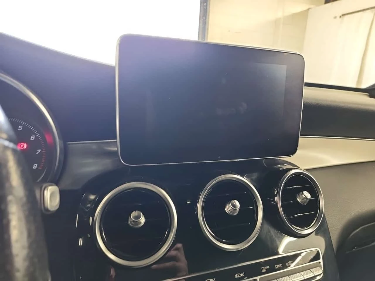 Mercedes-Benz GLC 300 BURMESTER * PANO * KEYLESS *  ПОДГРЕВИ * CARFAX, снимка 11 - Автомобили и джипове - 54918598