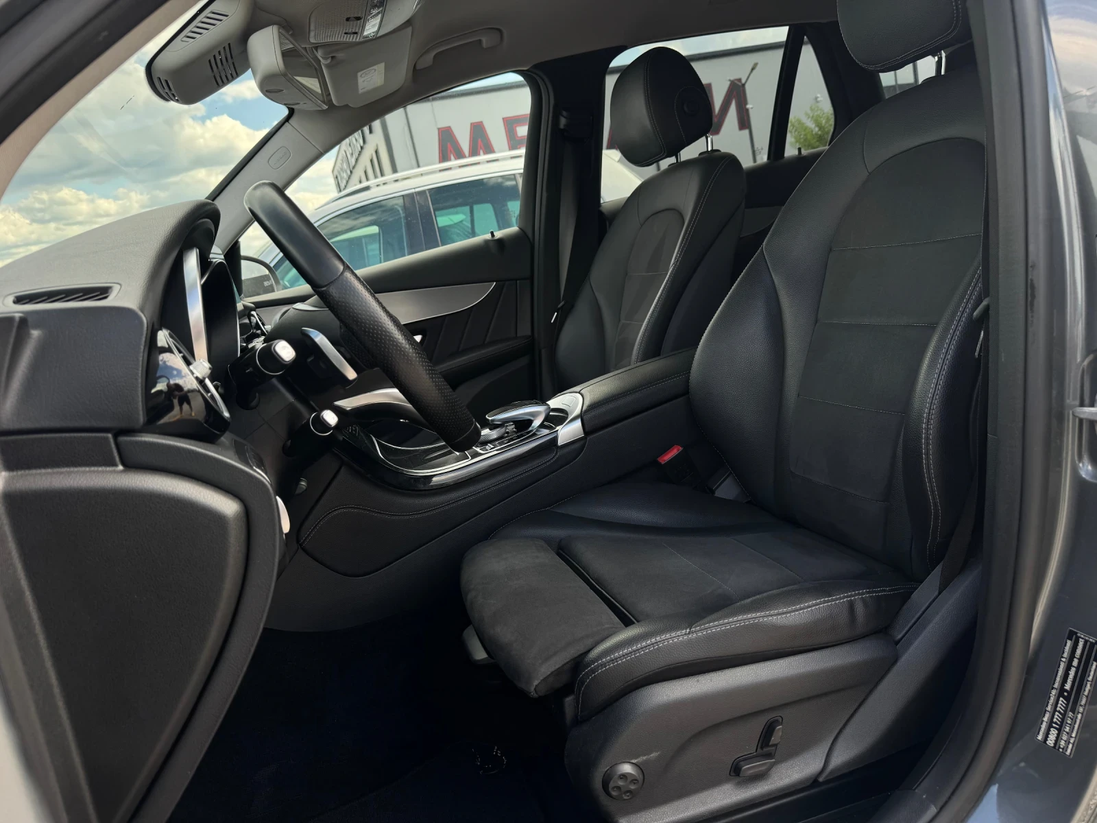 Mercedes-Benz GLC 250 AMG 4MATIC, снимка 9 - Автомобили и джипове - 55190032