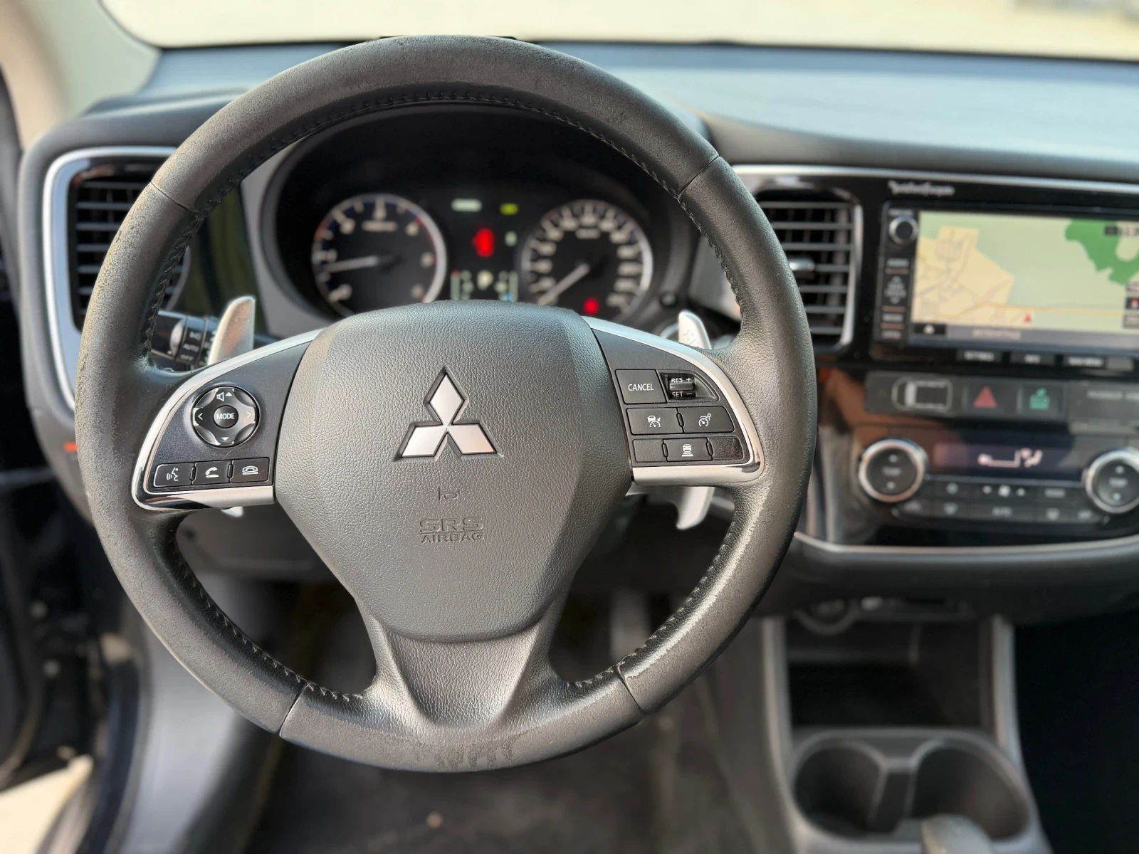 Mitsubishi Outlander 2.2DID-FULL-KEYLESS-4x4-7места-КОЖА-НАВИ-КАМЕРА, снимка 11 - Автомобили и джипове - 55564709