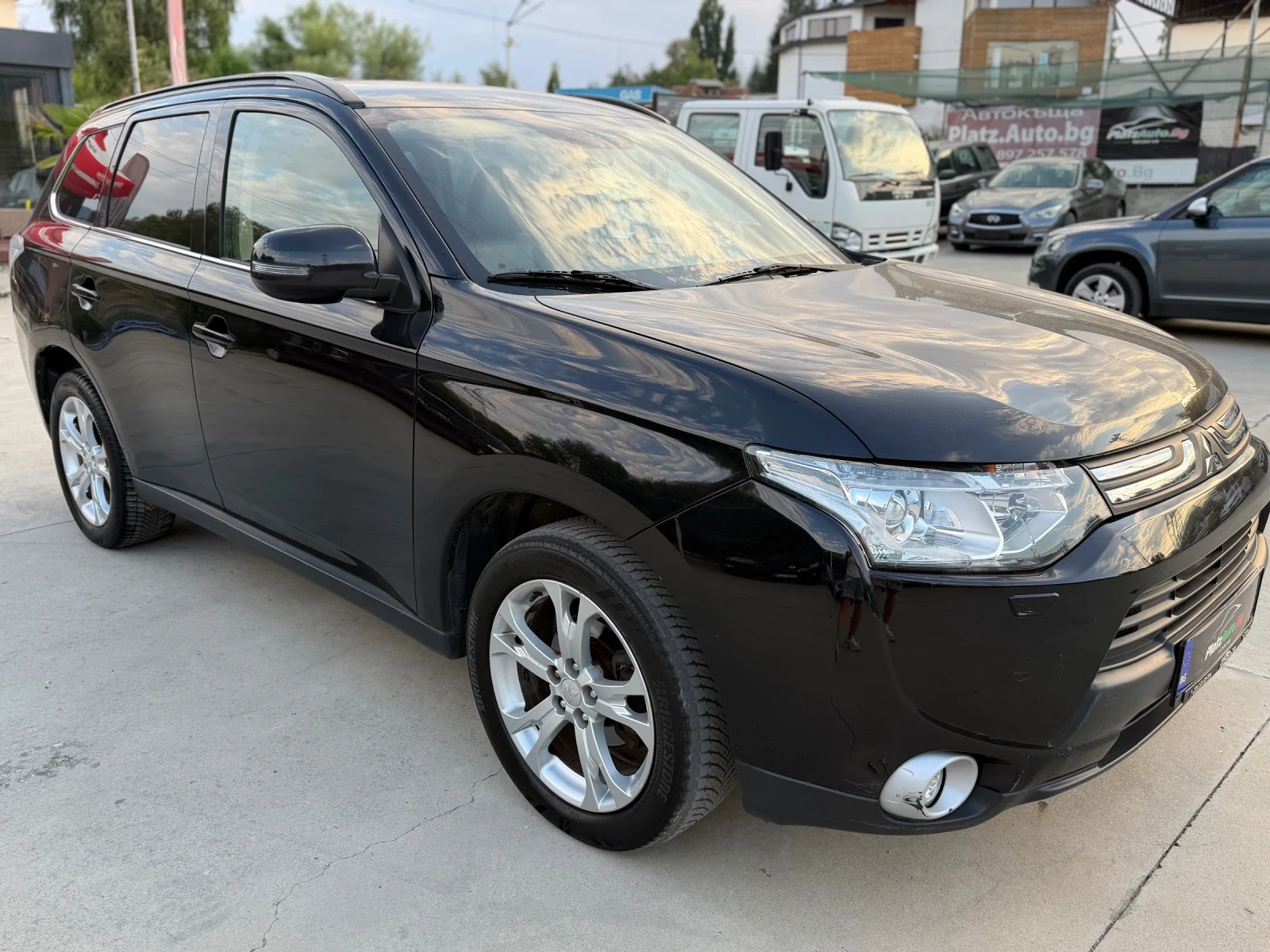 Mitsubishi Outlander 2.2DID-FULL-KEYLESS-4x4-7места-КОЖА-НАВИ-КАМЕРА, снимка 3 - Автомобили и джипове - 55564709