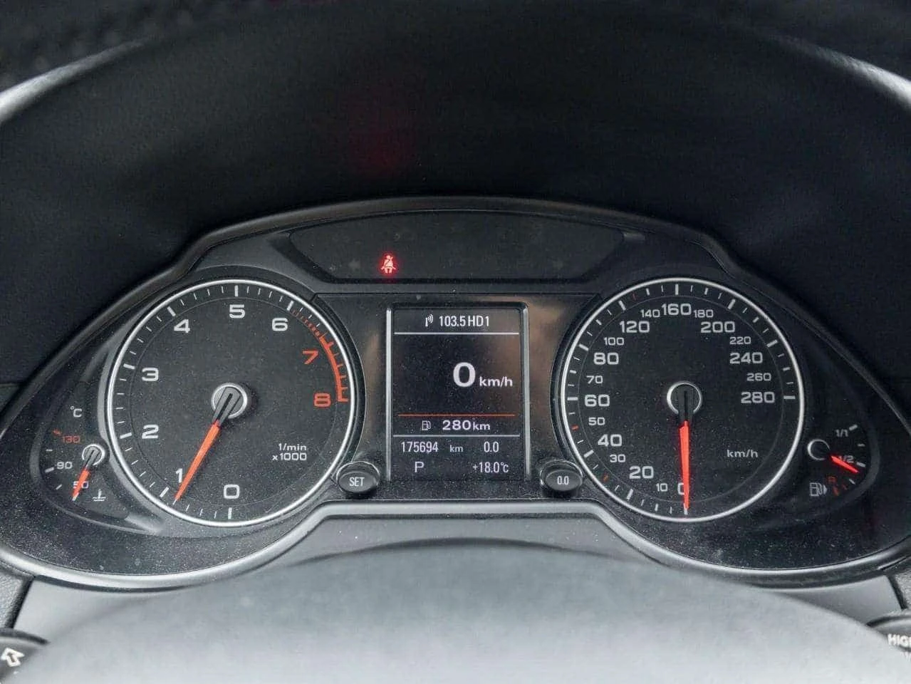 Audi Q5 * 2.0 Progressiv CLEAN CARFAX | POWER WINDOWS | SU, снимка 9 - Автомобили и джипове - 56359788