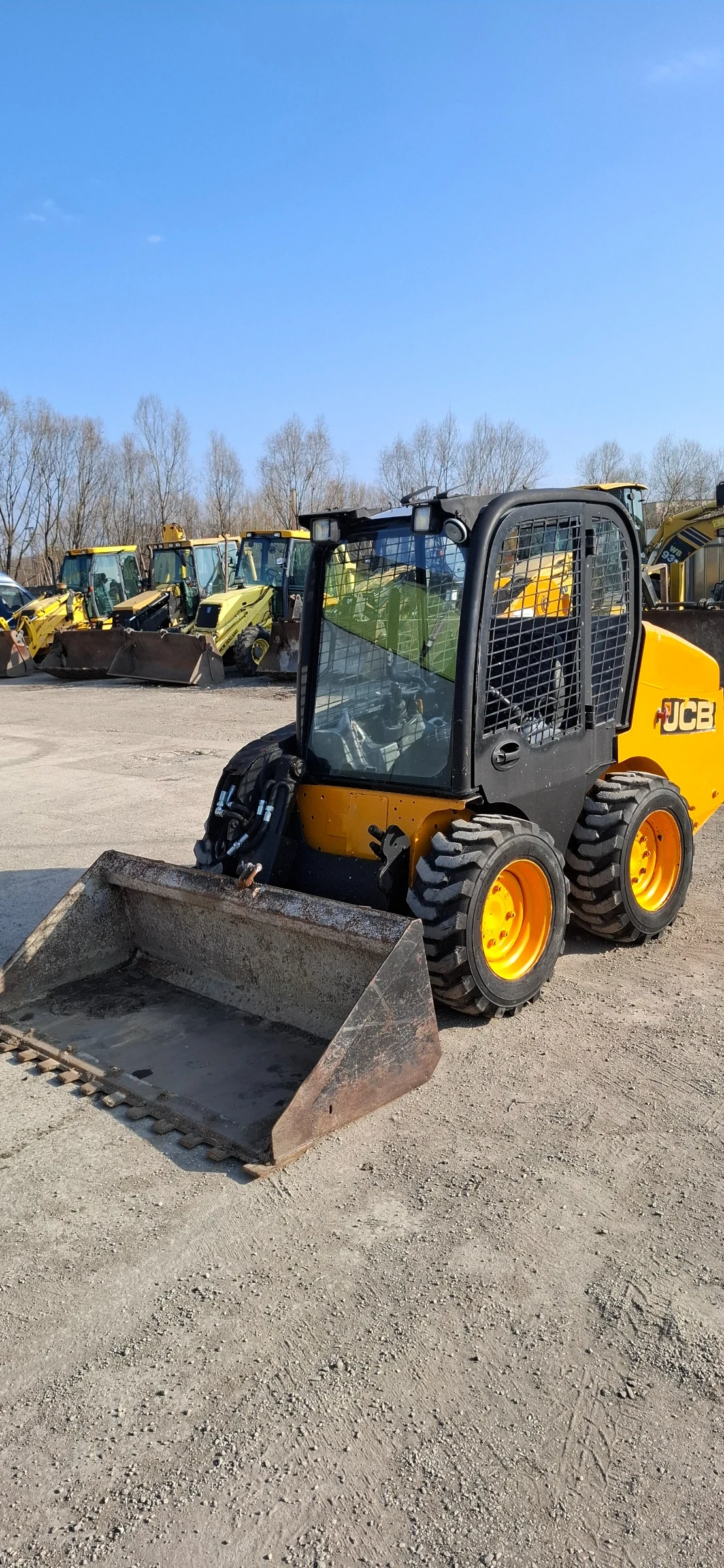 Мини челни товарачи JCB 160w