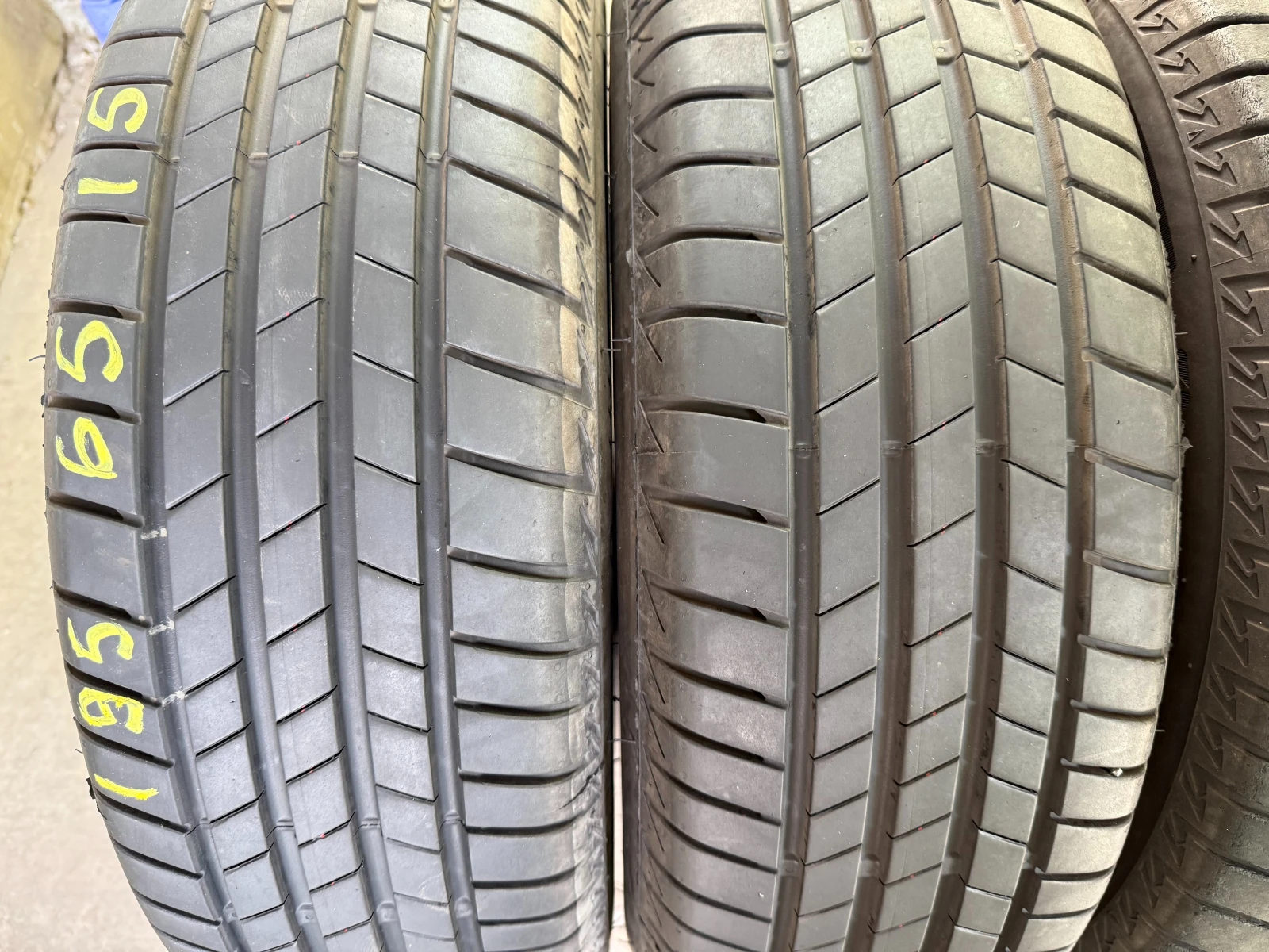 Гуми Летни 195/65R15, снимка 2 - Гуми и джанти - 54673837
