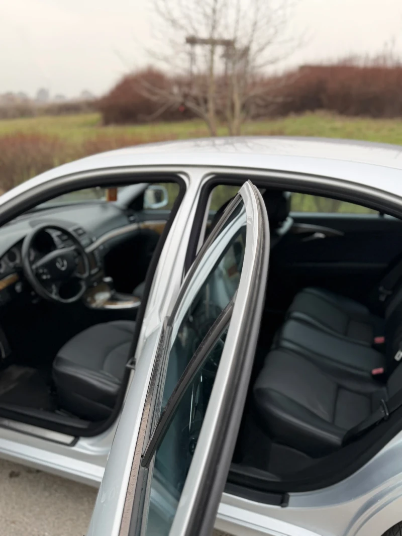 Mercedes-Benz E 320 3.0 V6, снимка 11 - Автомобили и джипове - 53213275