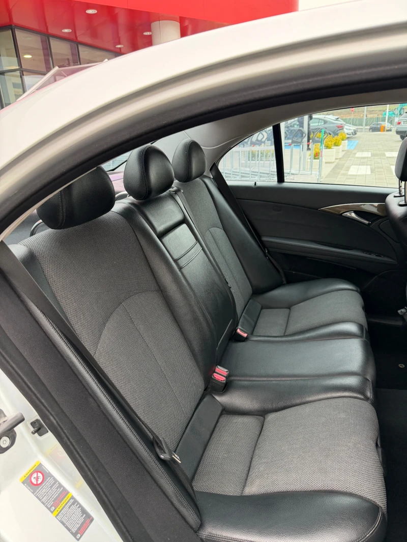 Mercedes-Benz E 320 3.0 V6, снимка 9 - Автомобили и джипове - 53213275