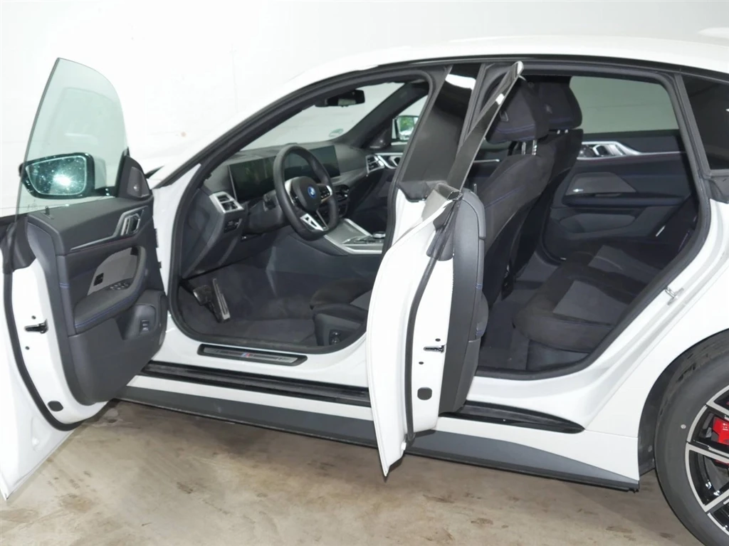 BMW i4 xDrive40 Gran Coupe - изображение 9