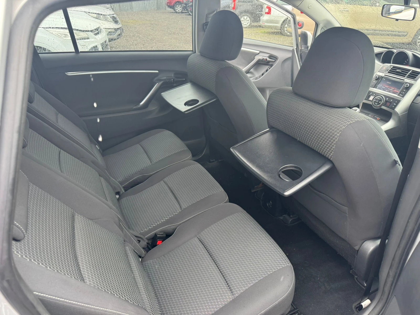 Toyota Verso  1600 - изображение 9