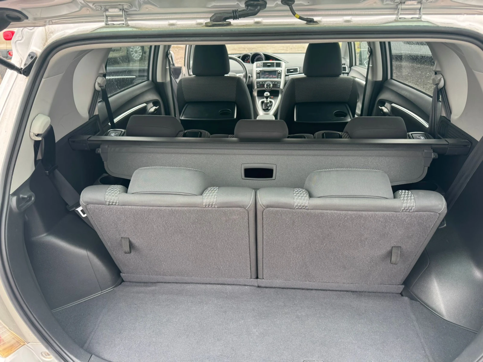 Toyota Verso  1600 - изображение 10