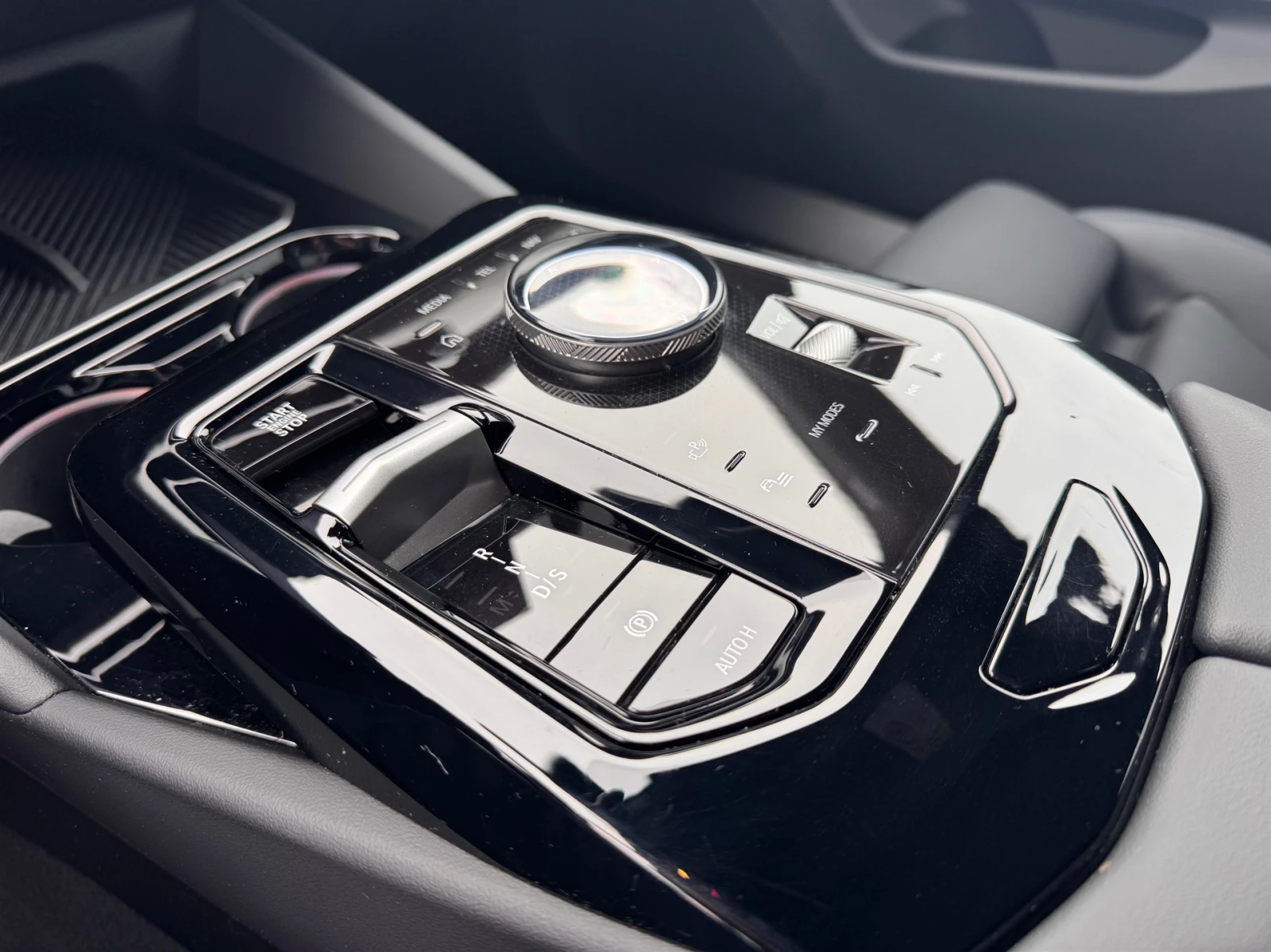 BMW 550 xDrive, снимка 12 - Автомобили и джипове - 53451604