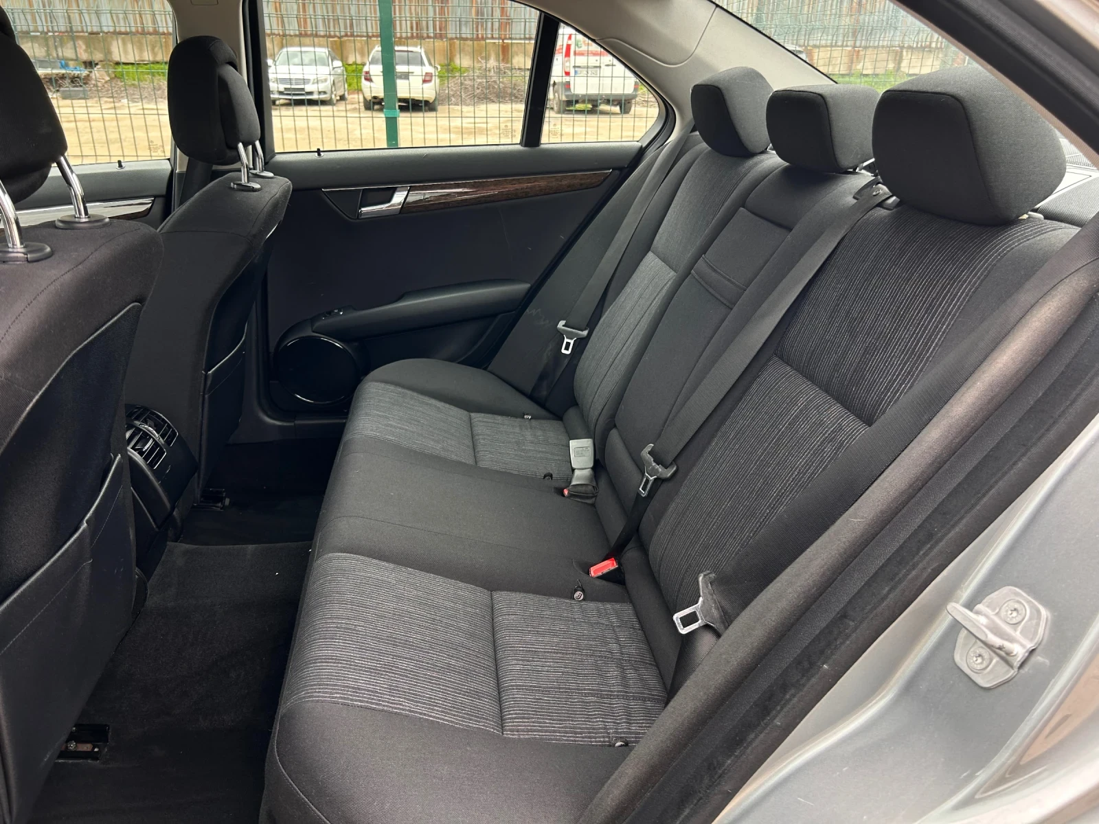 Mercedes-Benz C 200, снимка 16 - Автомобили и джипове - 54083514