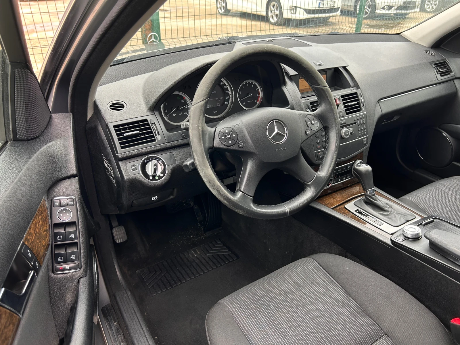 Mercedes-Benz C 200, снимка 11 - Автомобили и джипове - 54083514