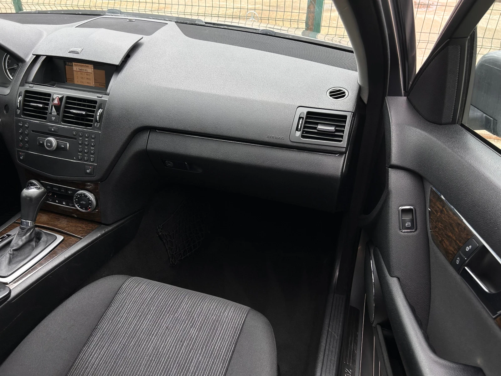 Mercedes-Benz C 200, снимка 13 - Автомобили и джипове - 54083514