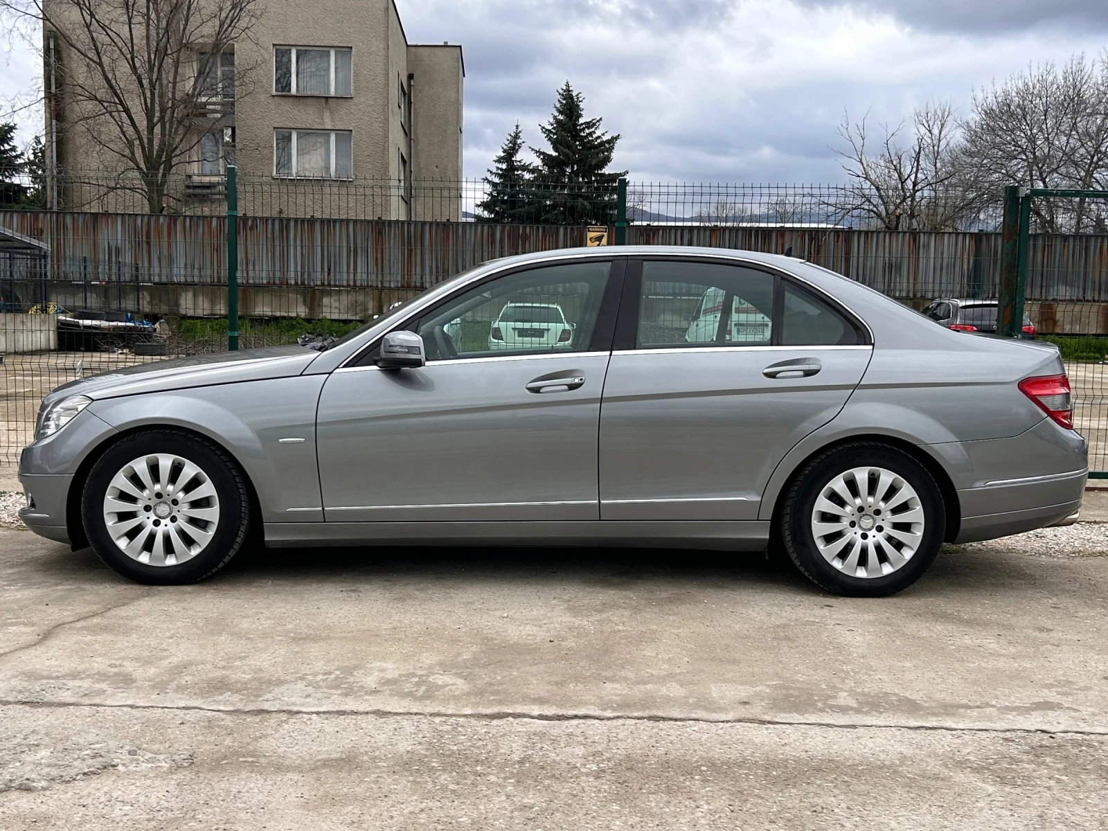 Mercedes-Benz C 200, снимка 2 - Автомобили и джипове - 54083514