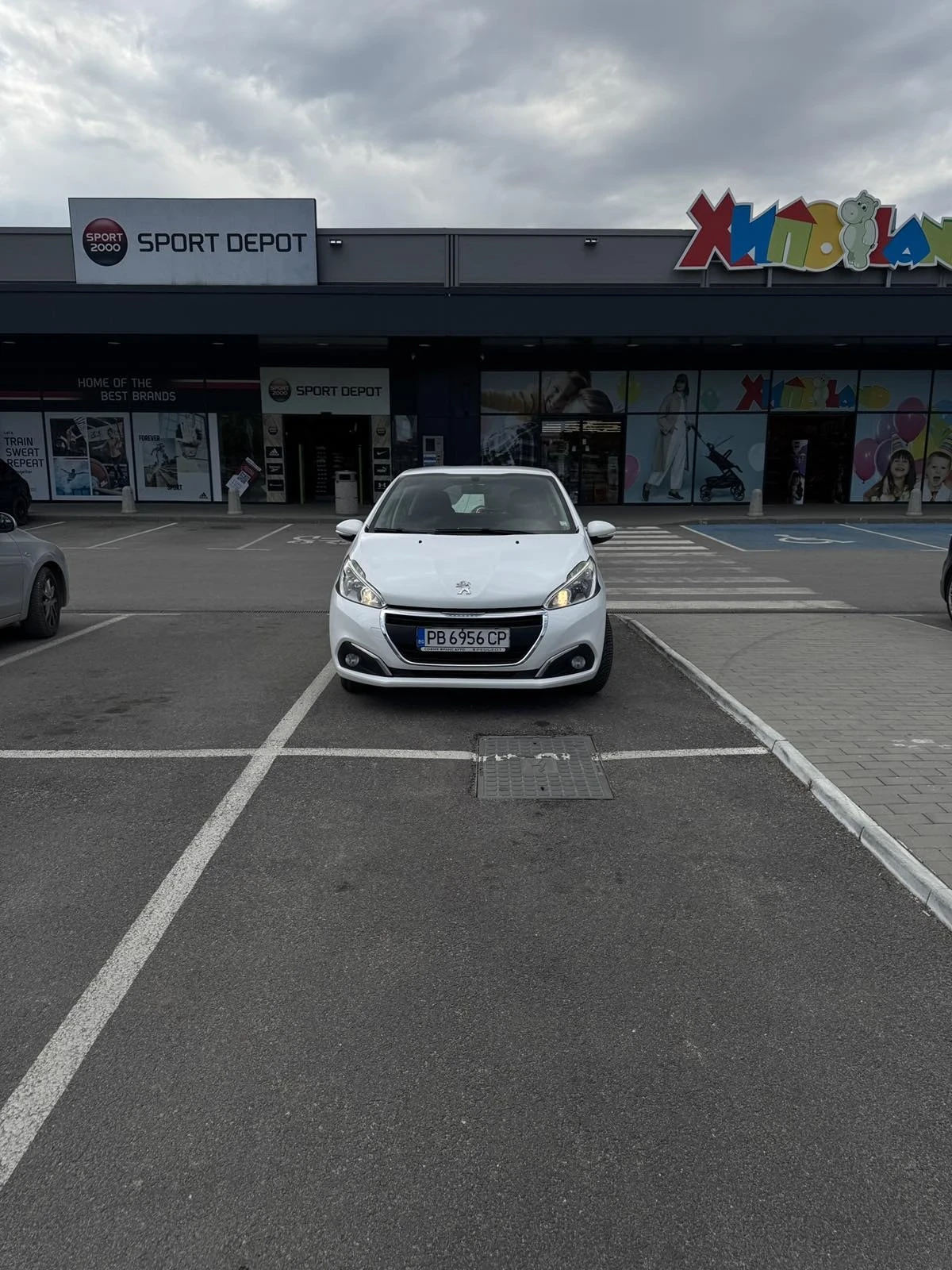 Peugeot 208, снимка 5 - Автомобили и джипове - 54447199