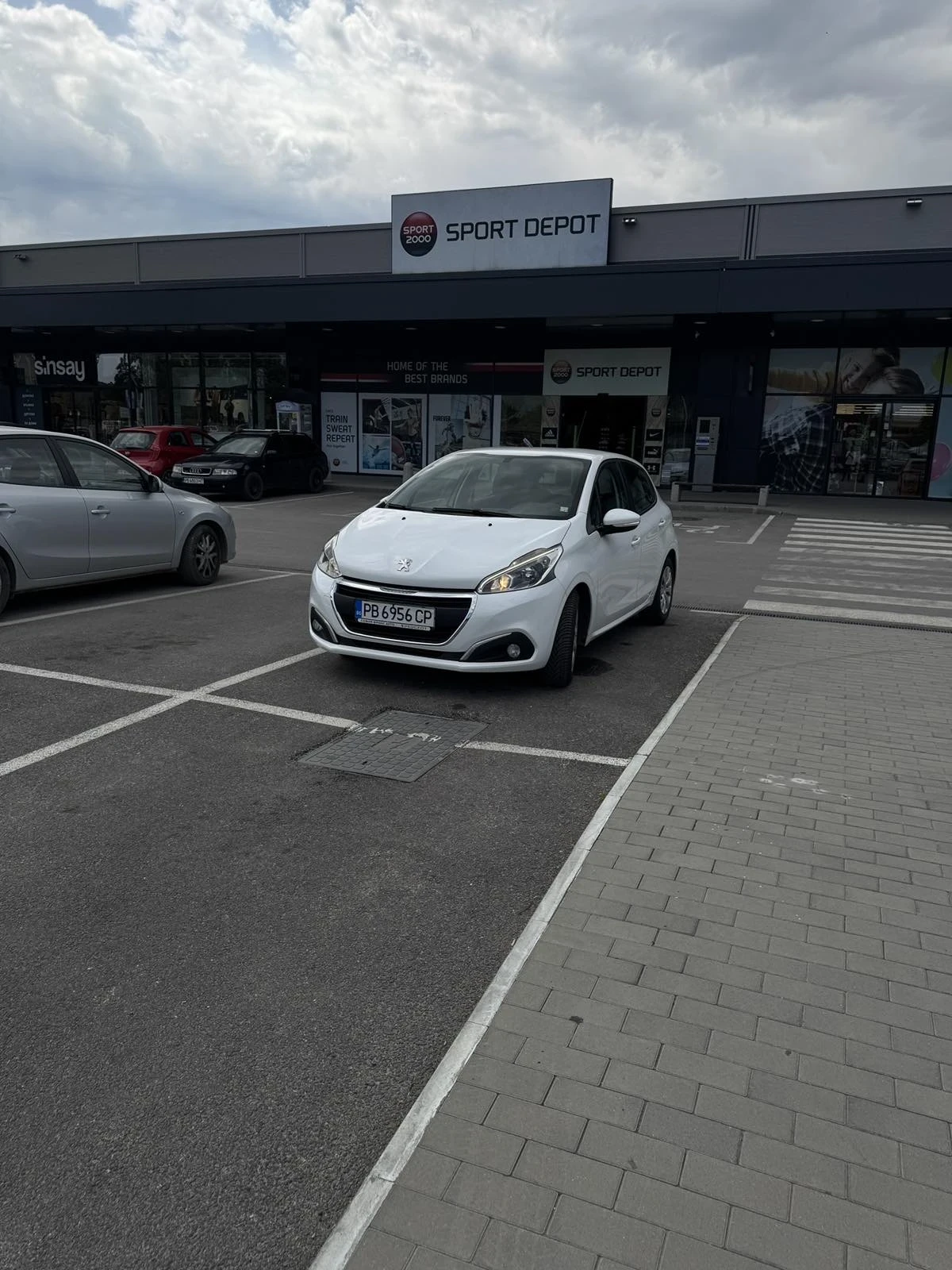 Peugeot 208, снимка 3 - Автомобили и джипове - 54447199
