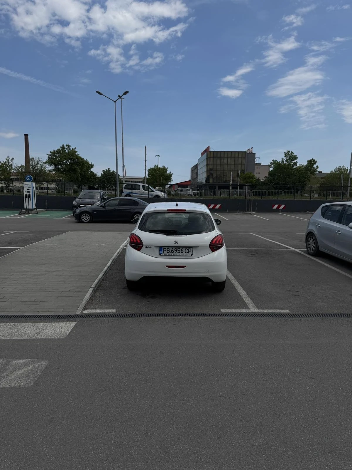 Peugeot 208, снимка 7 - Автомобили и джипове - 54447199