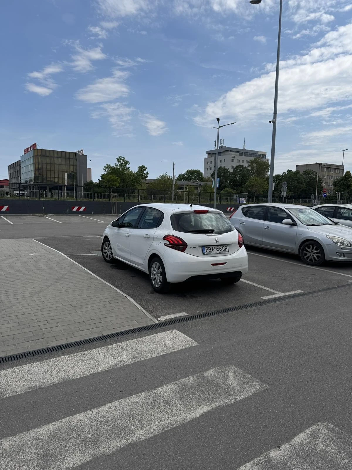 Peugeot 208, снимка 8 - Автомобили и джипове - 54447199