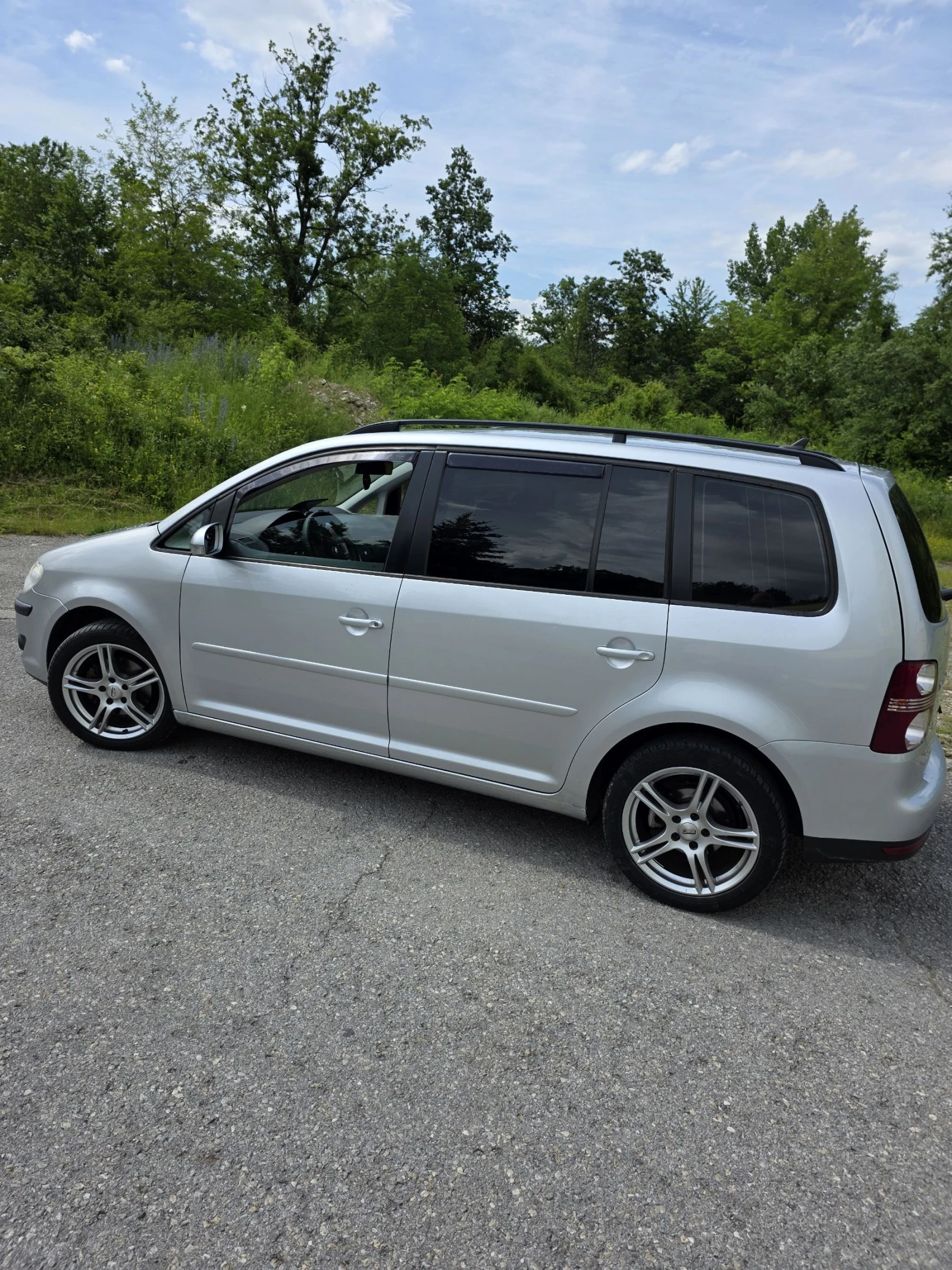 VW Touran, снимка 5 - Автомобили и джипове - 54774366