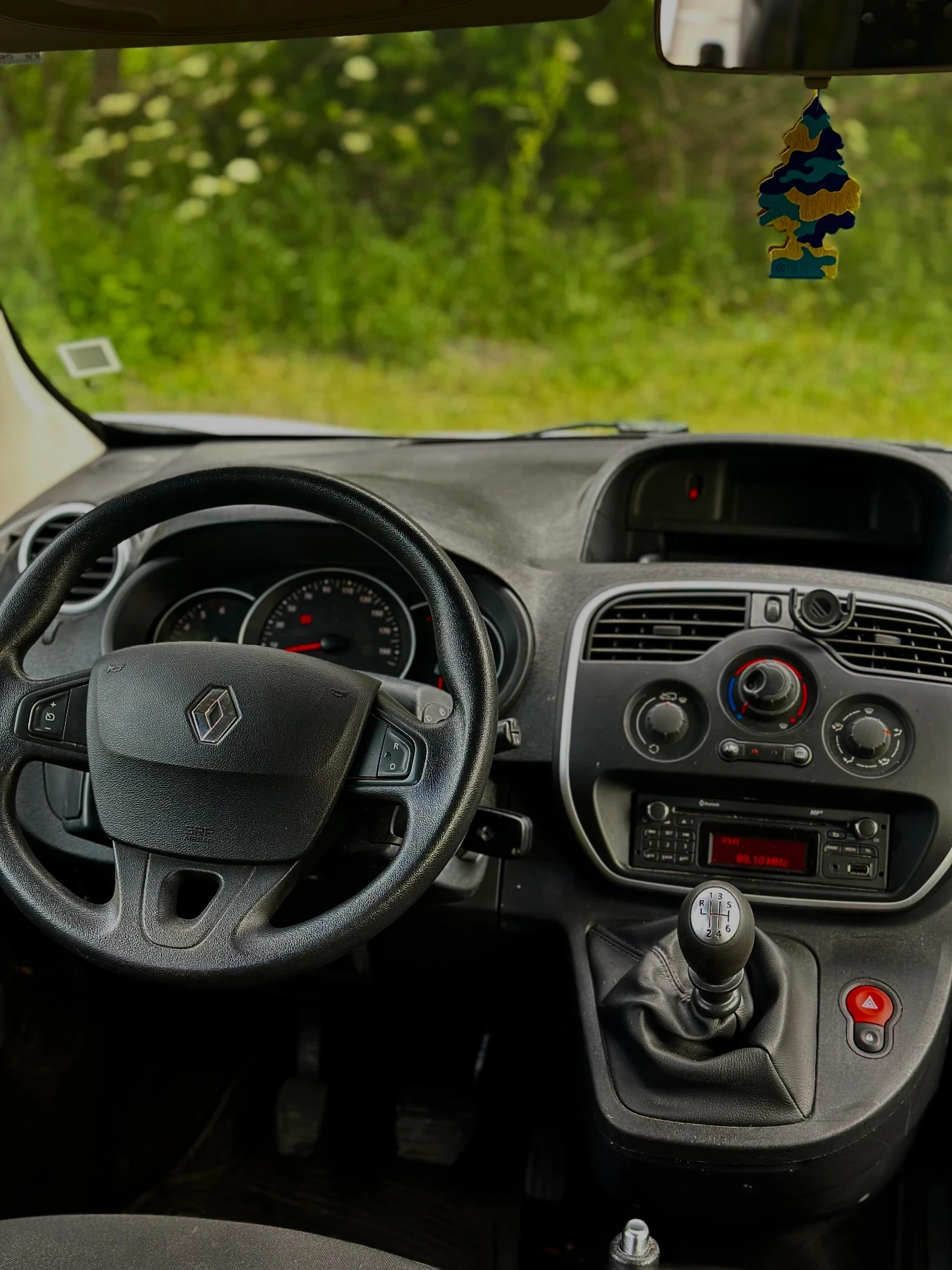 Renault Kangoo  1.2 turbo  114к.с.  4-цилинтъра  6-скорости  , снимка 9 - Автомобили и джипове - 54858075