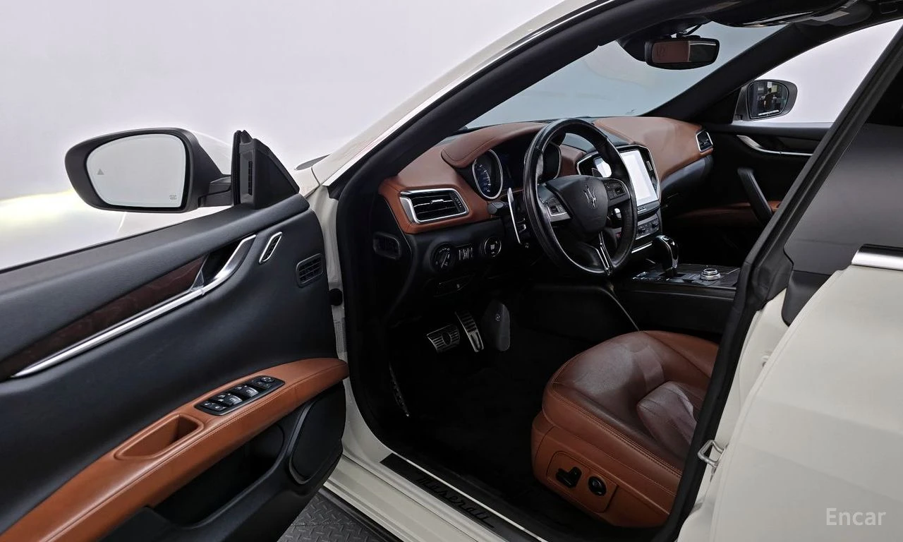 Maserati Ghibli 3.0S* 3rd GEN* НАВИГАЦИЯ* ПОДГРЕВ, снимка 9 - Автомобили и джипове - 54961232
