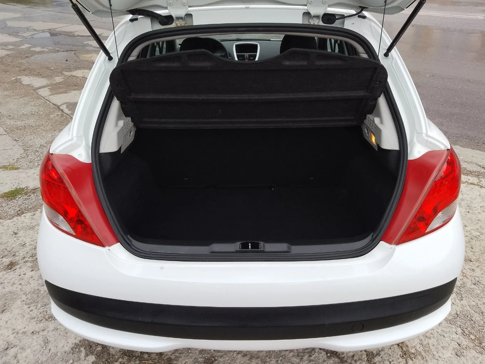 Peugeot 207 1.4/facelift, снимка 9 - Автомобили и джипове - 56273166