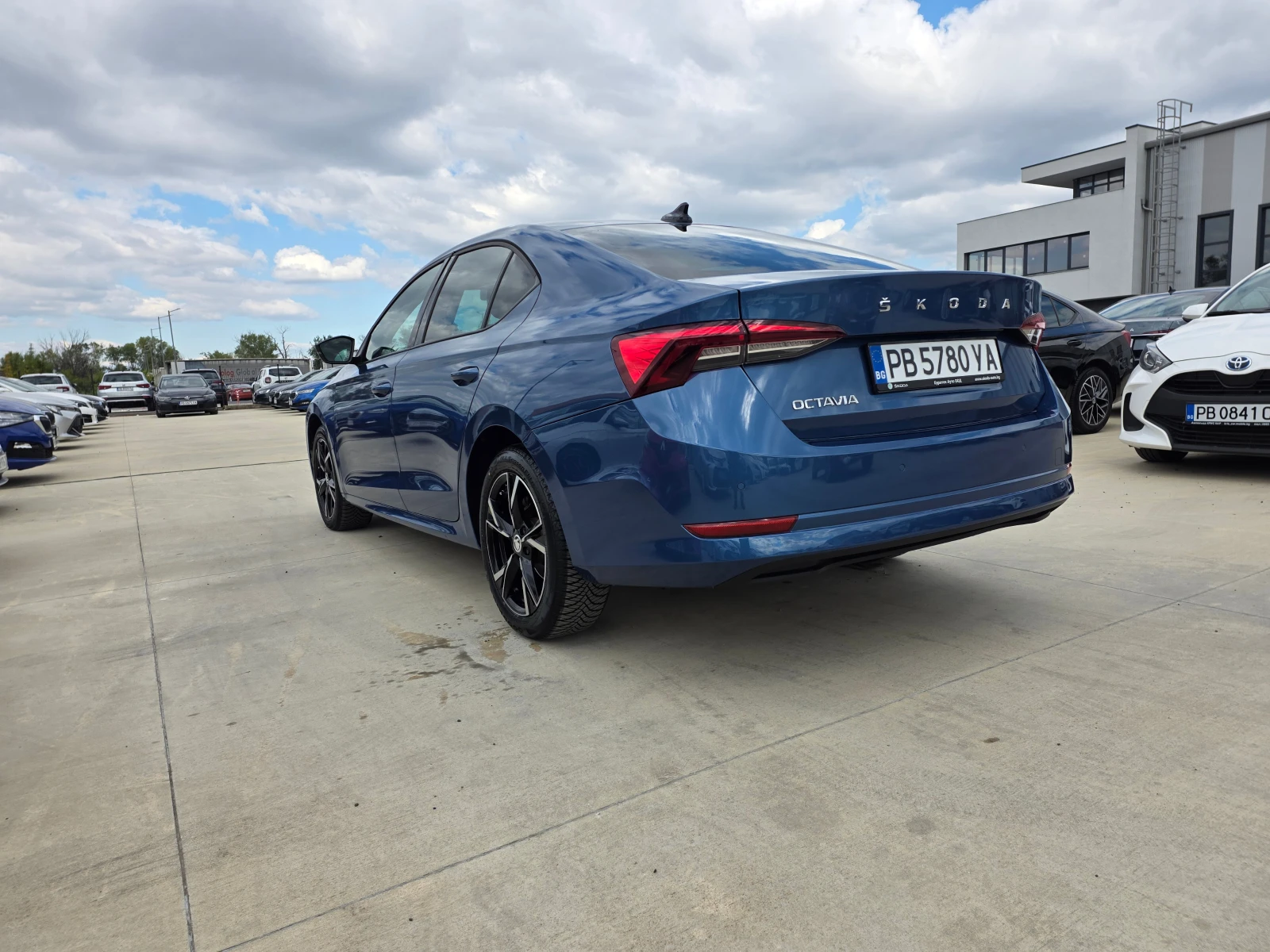 Skoda Octavia С Гаранция 2.0 TDI-М/Т, снимка 3 - Автомобили и джипове - 56315529