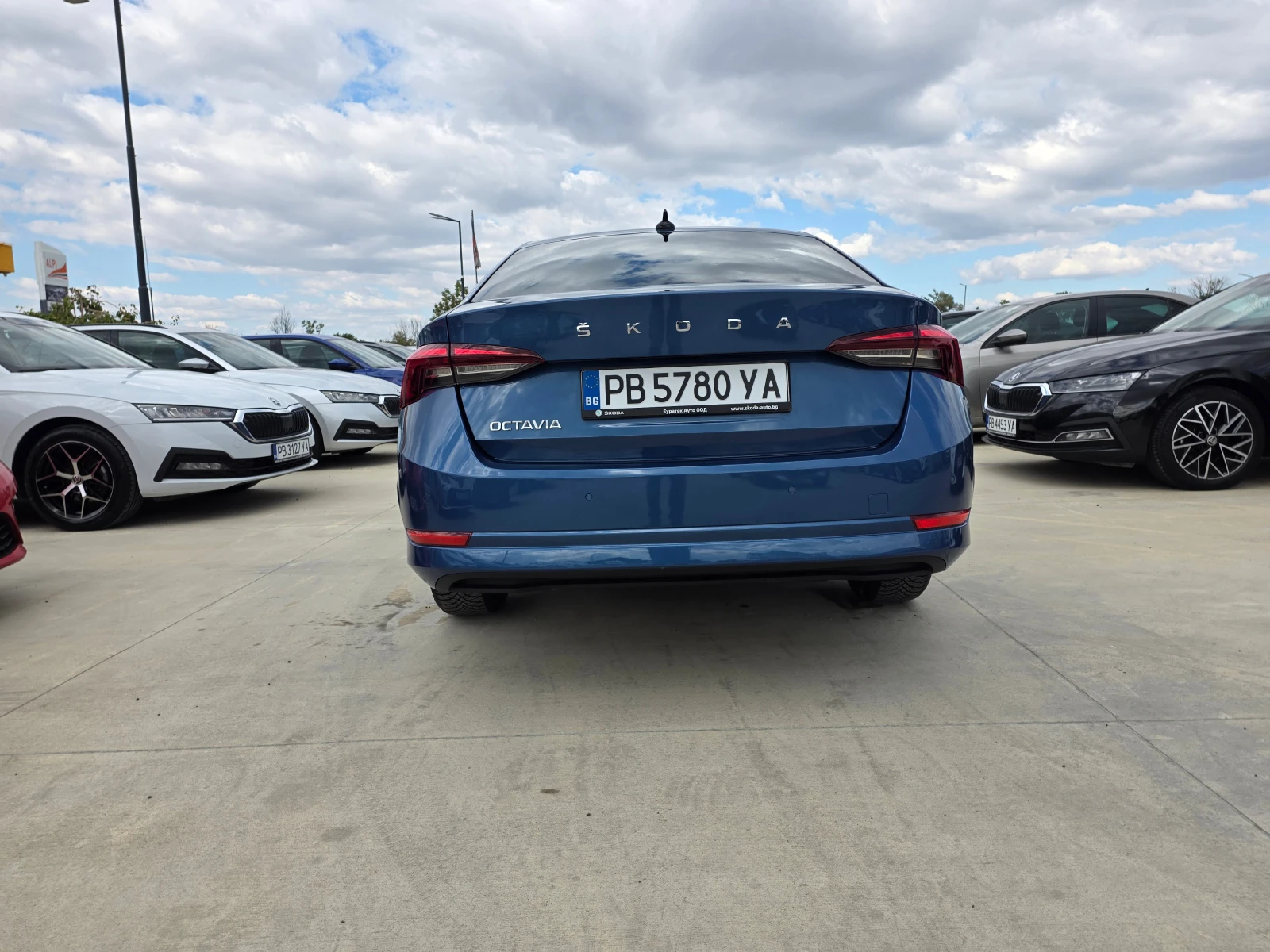 Skoda Octavia С Гаранция 2.0 TDI-М/Т, снимка 4 - Автомобили и джипове - 56315529