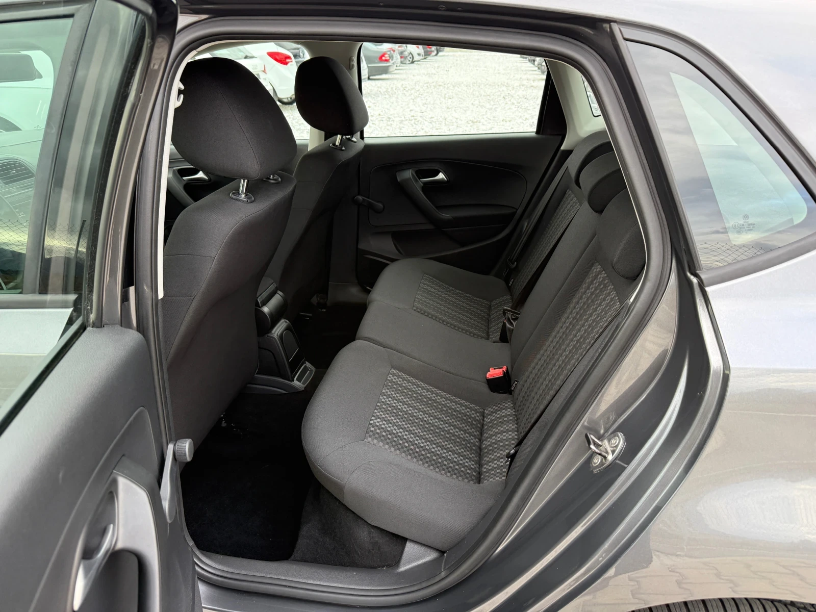 VW Polo 1.4TDI , снимка 12 - Автомобили и джипове - 56480282