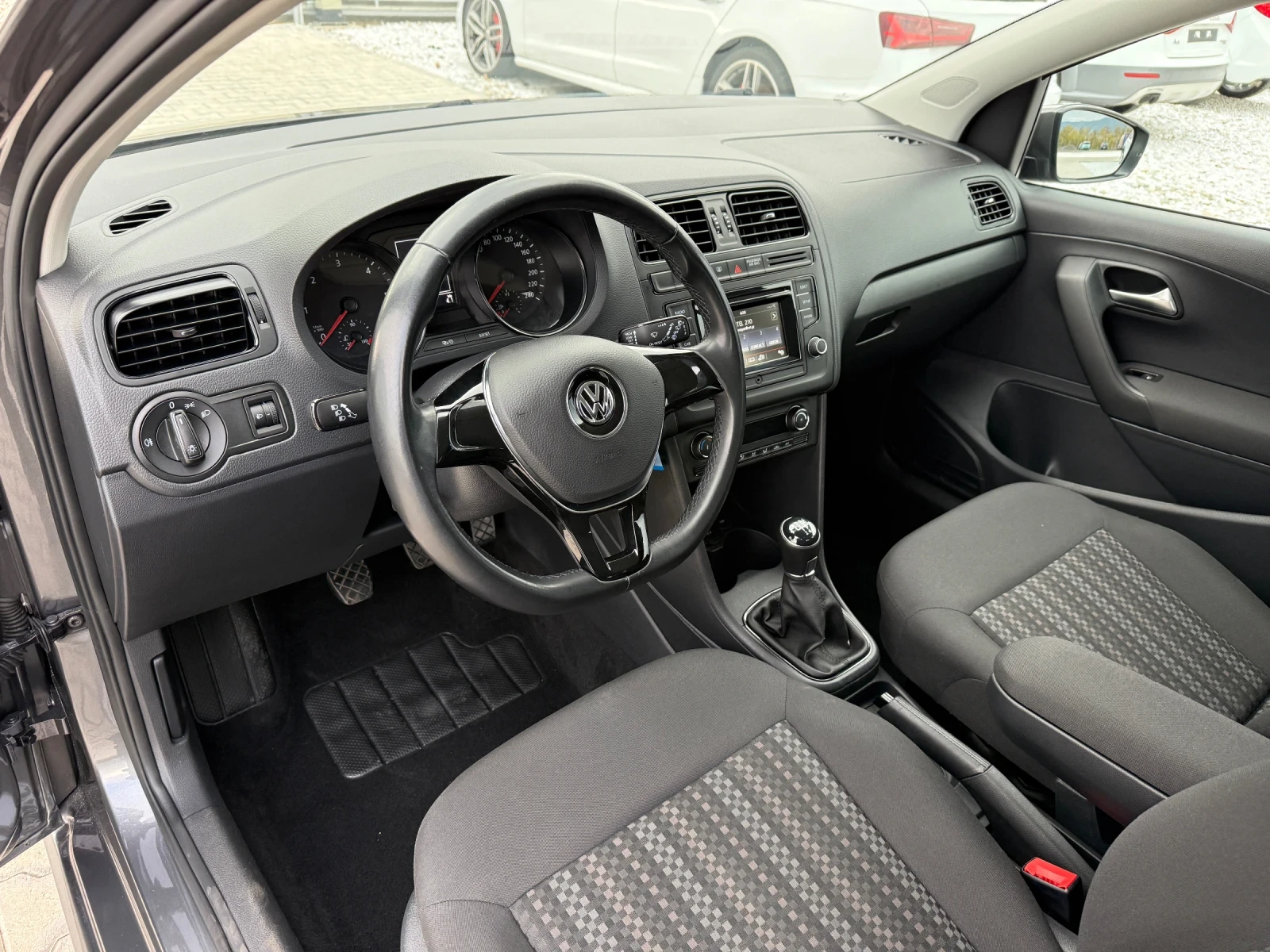 VW Polo 1.4TDI , снимка 10 - Автомобили и джипове - 56480282