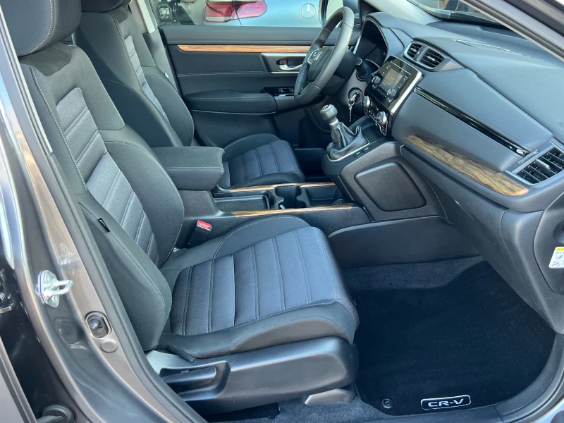 Honda Cr-v 1.5 TURBO, FULL SERVICE HONDA-KATO HOB!, снимка 11 - Автомобили и джипове - 52850191