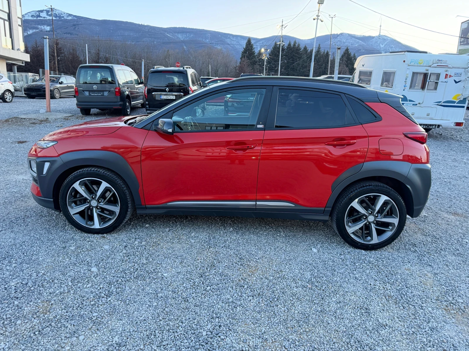 Hyundai Kona ШВЕЙЦАРИЯ 4x4 Навигация Обдухване Head Up - изображение 8