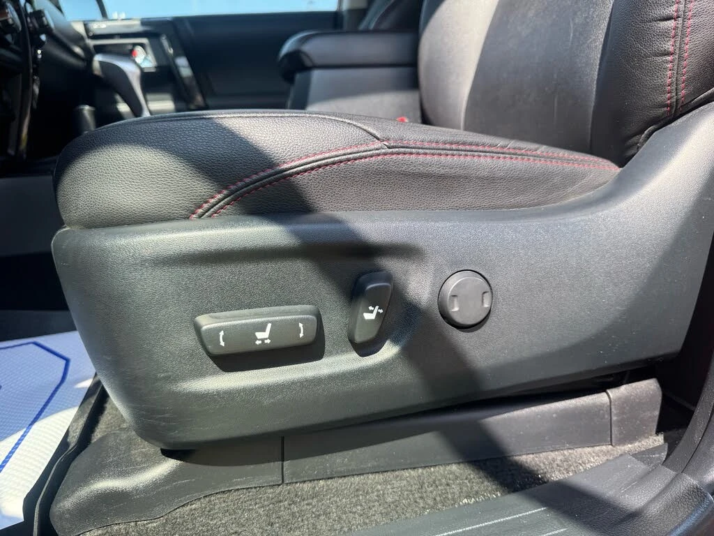 Toyota 4runner TRD Off-Road 4WD/KEYLESS/NAVI/LANE ASSIST, снимка 10 - Автомобили и джипове - 54513323
