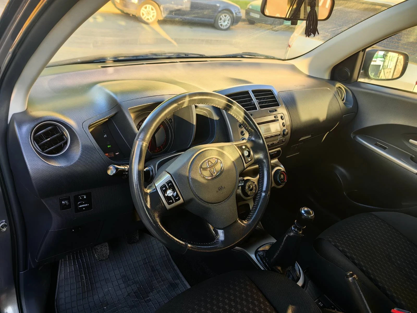 Toyota Urban Cruiser 1.4 D4D, снимка 9 - Автомобили и джипове - 54570083