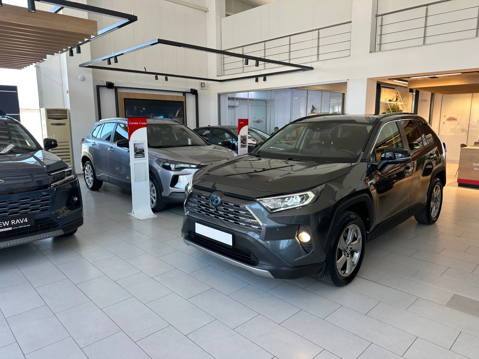 Toyota Rav4 Luxury, снимка 2 - Автомобили и джипове - 55622989