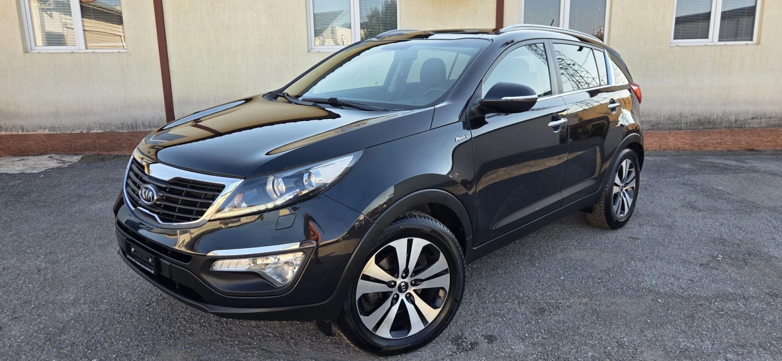Kia Sportage 2.0I 163к.с/Автомат/Кожа/4х4/Навигация/Панорама, снимка 3 - Автомобили и джипове - 55695868