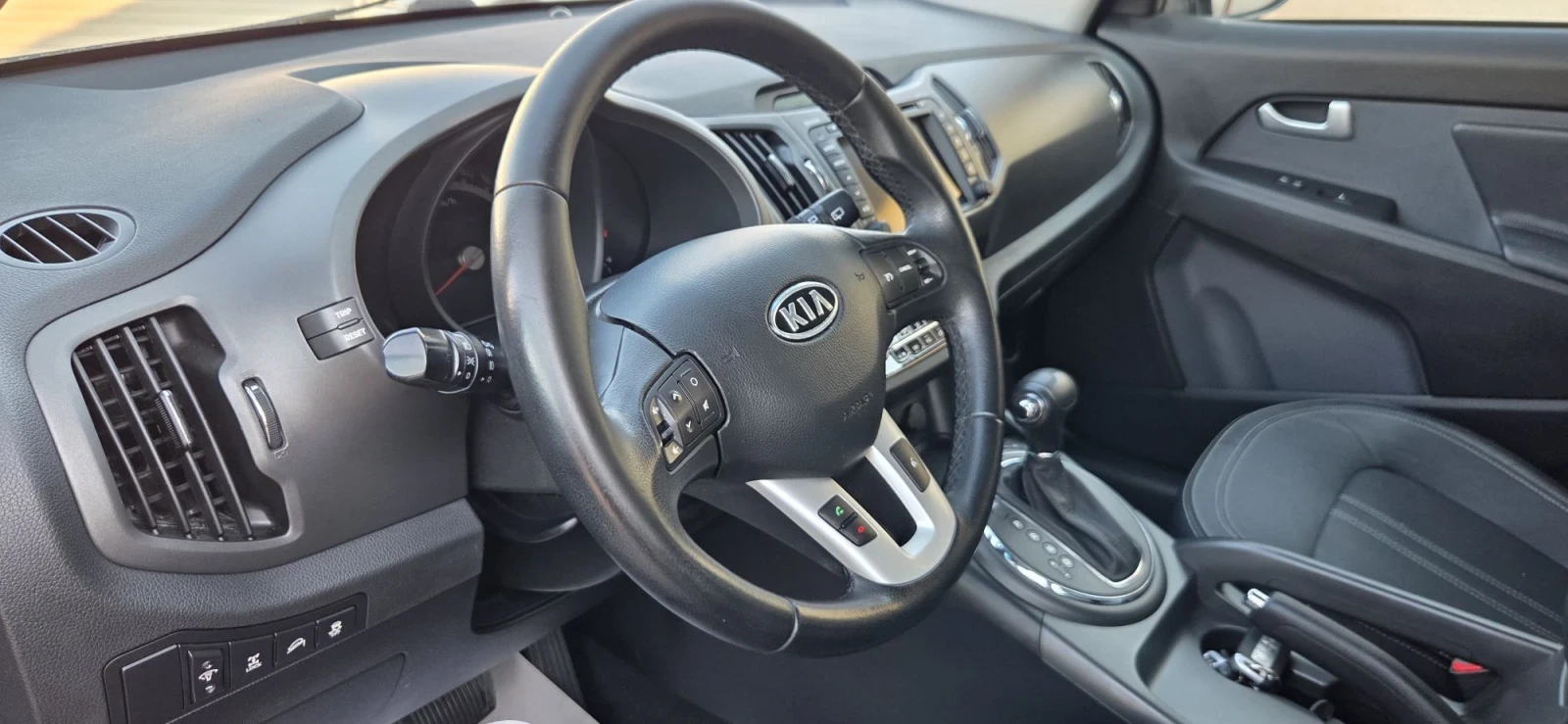 Kia Sportage 2.0I 163к.с/Автомат/Кожа/4х4/Навигация/Панорама, снимка 11 - Автомобили и джипове - 55695868