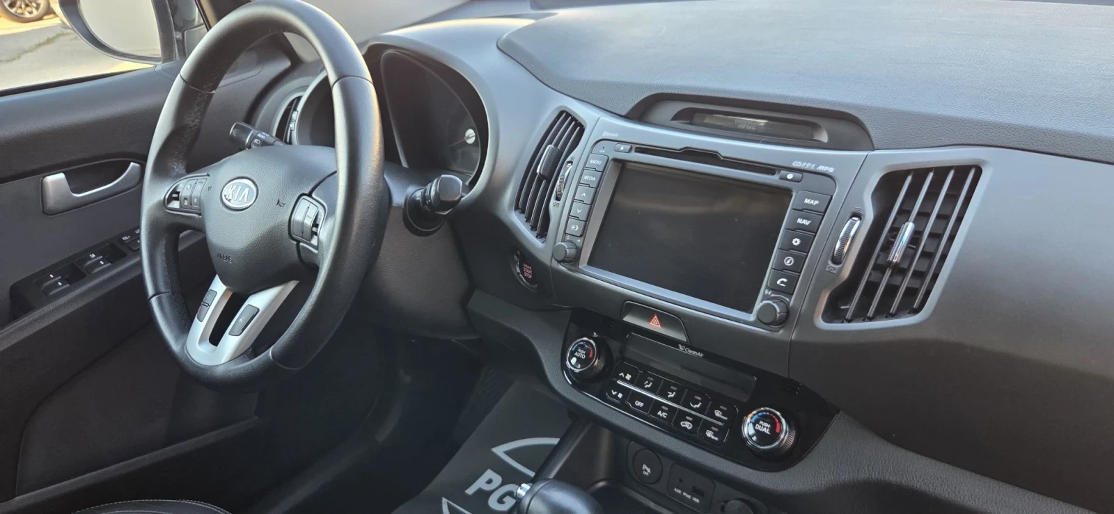 Kia Sportage 2.0I 163к.с/Автомат/Кожа/4х4/Навигация/Панорама, снимка 12 - Автомобили и джипове - 55695868