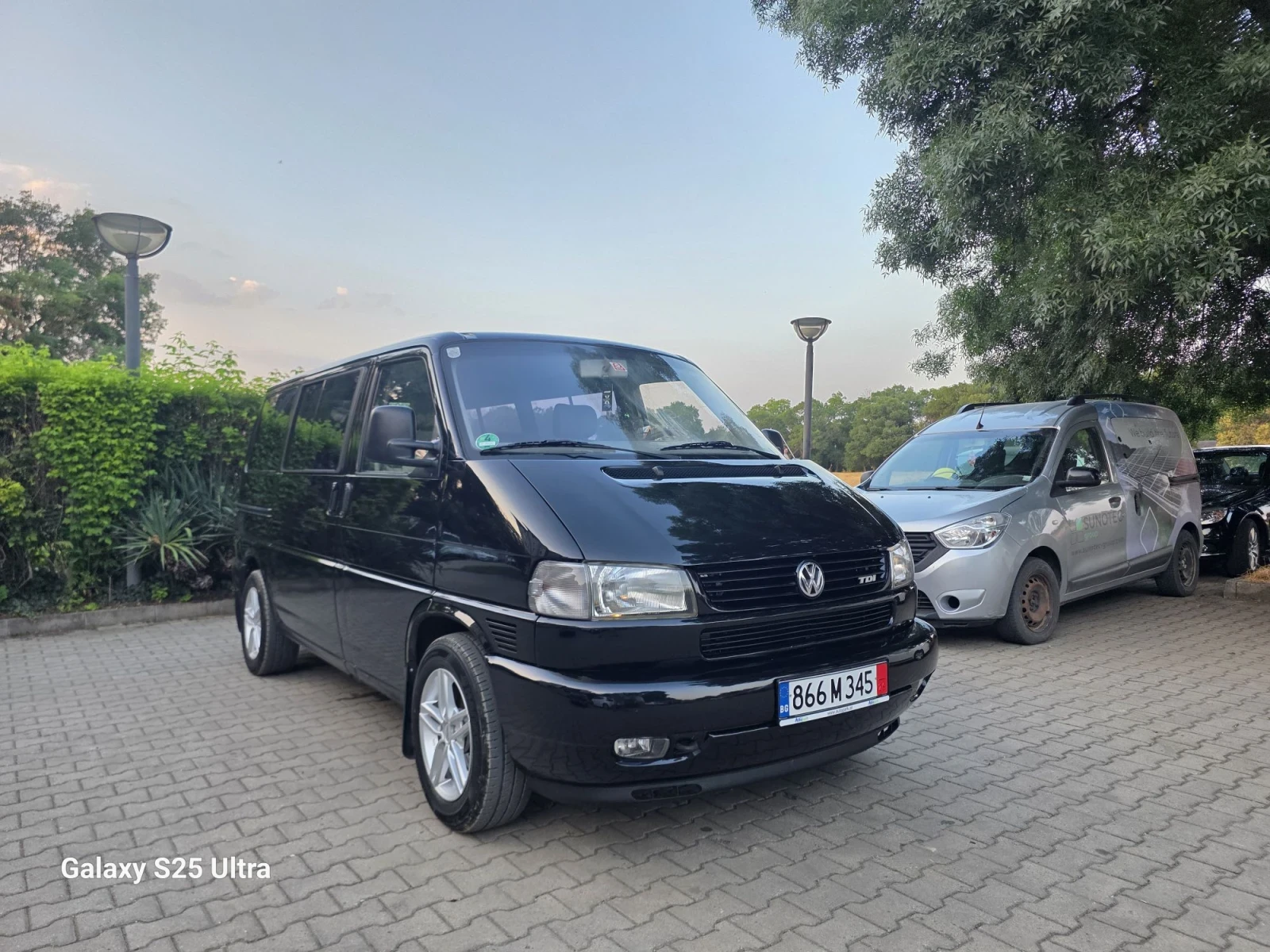 VW Caravelle 2.5 TDI 102ps.двузонов.климатроник, снимка 4 - Бусове и автобуси - 55713640